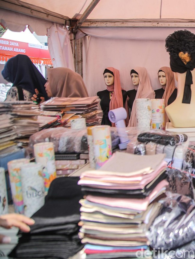 Berburu Pakaian Lebaran di Bazar Prime Balai Kota DKI