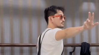 7 Potret Bio One Perdana Belajar Balet, Pakai Legging & Sepatu Balet