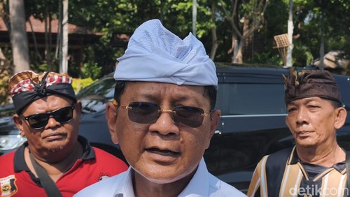 Bupati Buleleng Nyoman Sutjidra.