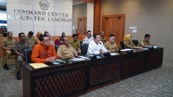 Bupati Lamongan, Yuhronur Efendi