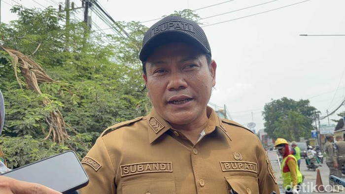 Bupati Sidoarjo Subandi