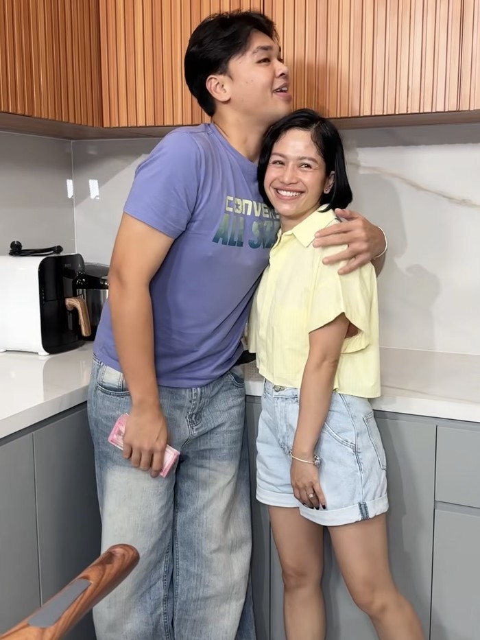 Masyaallah! Farida Nurhan Bagi Gepokan Rp 15 Juta Buat THR Setiap Karyawan