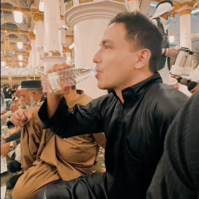 POV Hamish Daud Buka Puasa di Raudah