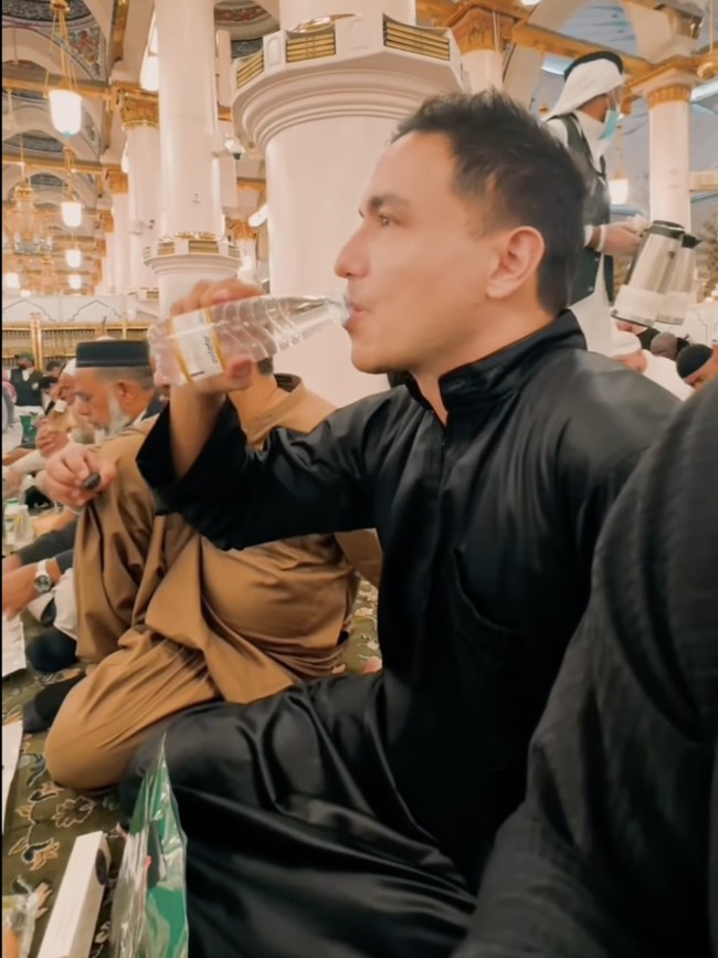 POV Hamish Daud Buka Puasa di Raudah