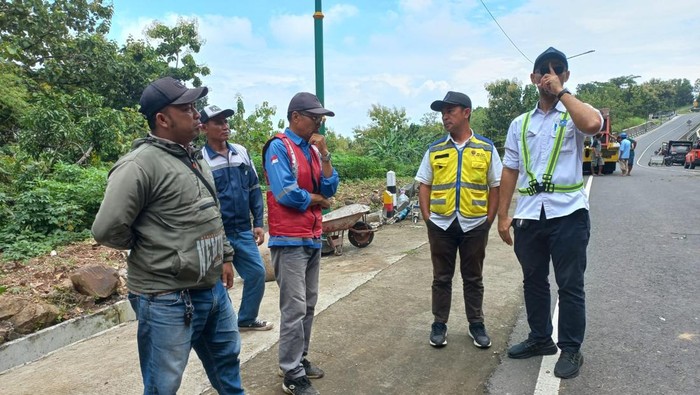 Jalan baru Clongop yang saat ini sudah bisa dilewati kendaraan lagi.