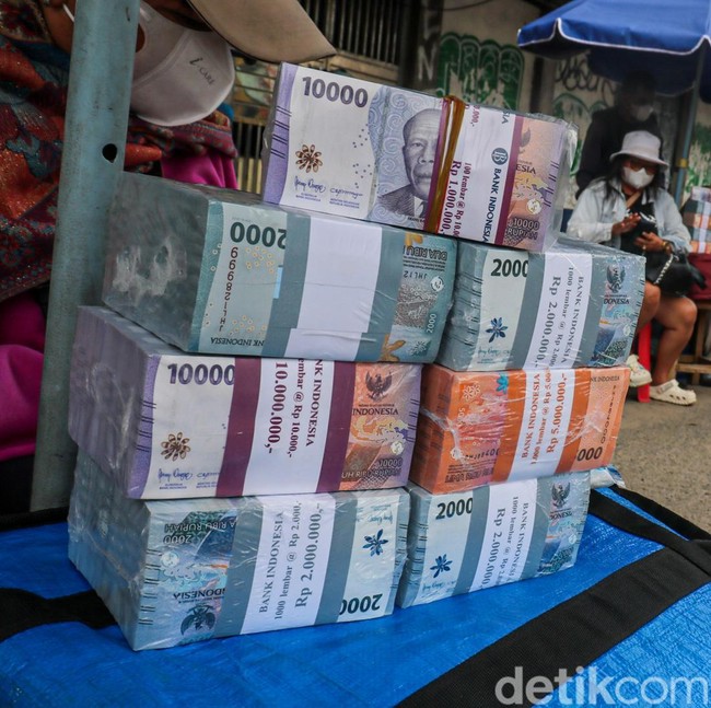 Jelang Lebaran, Jasa Tukar Uang Baru Menjamur di Kawasan Asemka