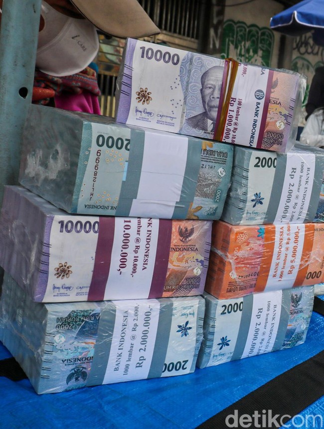 Jelang Lebaran, Jasa Tukar Uang Baru Menjamur di Kawasan Asemka