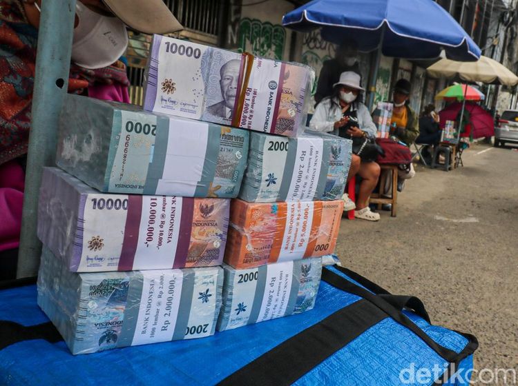 Jelang Lebaran, Jasa Tukar Uang Baru Menjamur di Kawasan Asemka