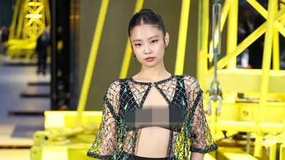 Foto: Gebrakan Jennie BLACKPINK Ekspos Bralette di Fashion Show Chanel