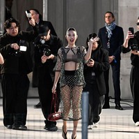 Jennie BLACKPINK membuktikan star power-nya usai tampil di peragaan busana Chanel selama Paris Fashion Week 2026. Foto: dok. X