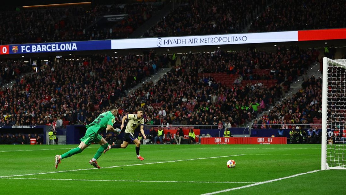 Joan Garcia tak mau lagi Barcelona dibantai seperti saat bertemu Atletico Madrid. (REUTERS/Albert Gea()