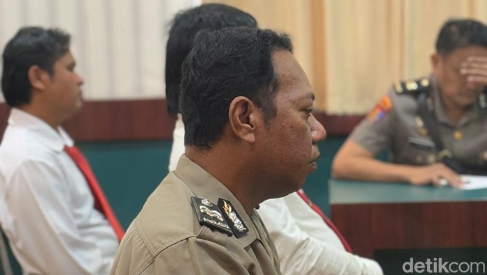 Kanit Narkoba Polres Torut Aiptu Nasrul saat menjalani sidang putusan KKEP di Mapolda Sulsel. Elmayanti/detiksulsel