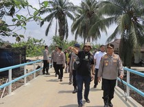 Akan Diresmikan Kapolri, Kapolda Riau Cek Jembatan Merah Putih di Kampar