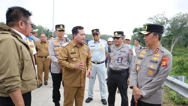 Kapolda Sumsel Irjen Sandi Nugroho memastikan kesiapan jalur strategis Tol Kapal Betung sebagai koridor penting arus mudik nasional di Pulau Sumatera. (dok Polda Sumsel)
