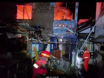 Tangis Histeris di Tengah Kebakaran Rumah di Cimahi