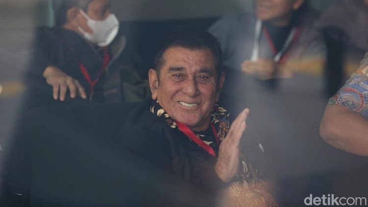 Senyum Ketua Pemuda Pancasila saat Tiba di Gedung KPK