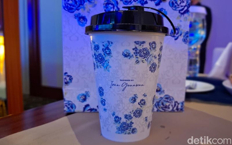 Gandeng Ivan Gunawan, Brand Kopi Lokal Ini Rilis Cup 'Limited Edition'