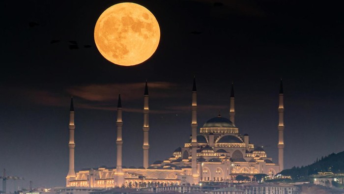 Penjelasan apakah hari ini malam ke-21 Ramadan lengkap dengan amalan yang bisa dikerjakan.