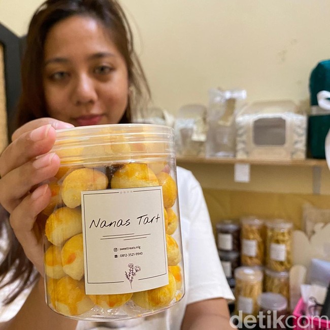 Laris Manis Usaha Kue Kering Lebaran di Malang