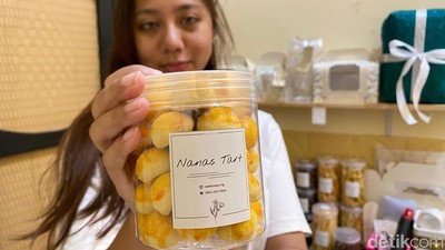Laris Manis Usaha Kue Kering Lebaran di Malang