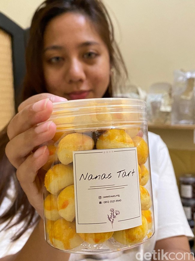 Laris Manis Usaha Kue Kering Lebaran di Malang