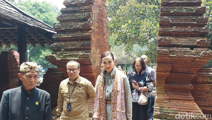 Menteri Pariwisata Widiyanti Putri Wardhana melakukan kunjungan kerja ke sejumlah destinasi wisata di Cirebon