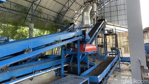 Mesin Manajemen Sampah Zero (Masaro) Desa Senteluk, Kecamatan Batu Layar, Lombok Barat, rusak, Selasa (10/3/2026). (M. Zahiruddin/detikBali)