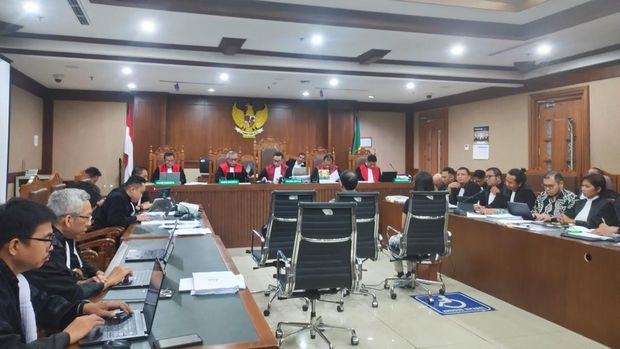 Nadiem Makarim menjadi saksi mahkota dalam kasus dugaan korupsi pengadaan Chromebook dan Chrome Device Management (CDM) di Pengadilan Tipikor, Selasa (10/3). (Mulia B/detikcom)