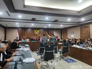 Kata Nadiem Saat Dicecar Hakim soal Inisiator Proyek Chromebook Kemendikbud
