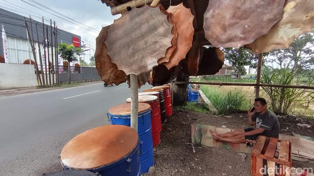 Pedagang bedug di Tasikmalaya