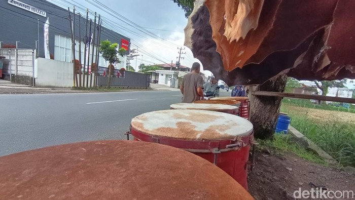 Pedagang bedug di Tasikmalaya