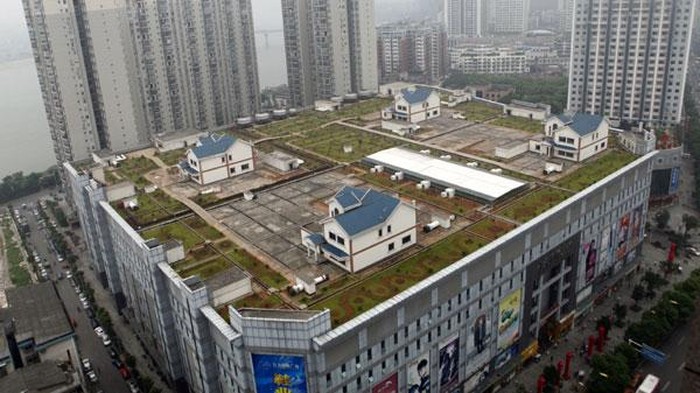 Penampakan 4 vila di atas mal Jiutian International Plaza China pada 2012