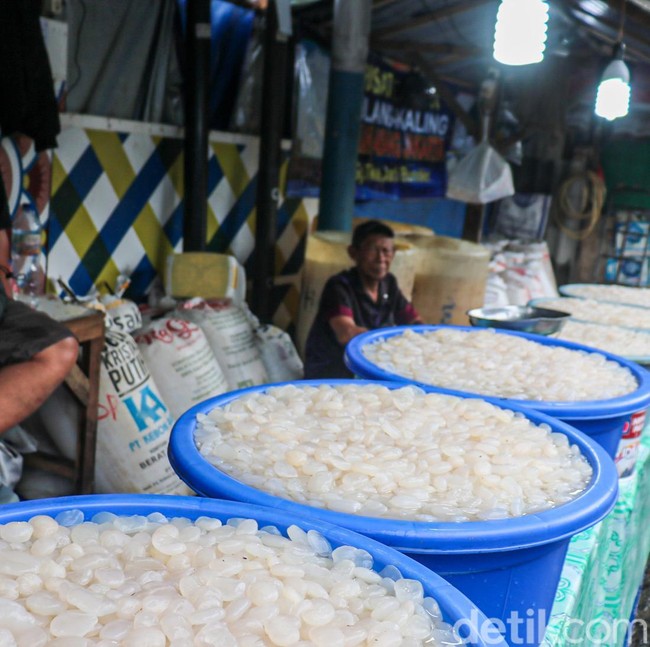 Penjualan Kolang-kaling di Pasar Tanah Abang Lesu Saat Ramadan