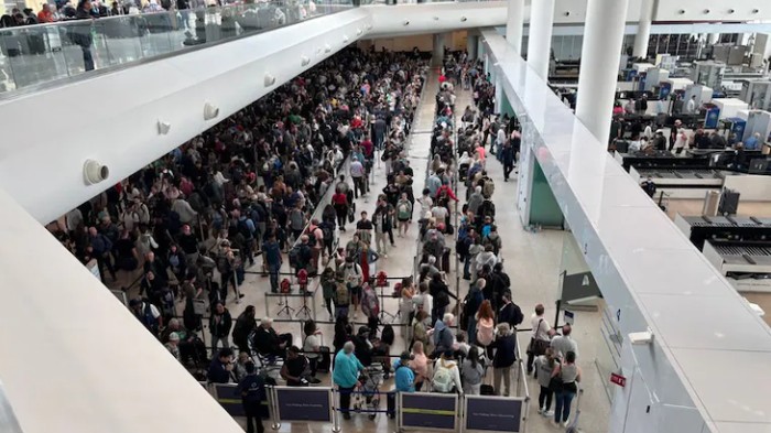 Penundaan massal di bandara-bandara AS