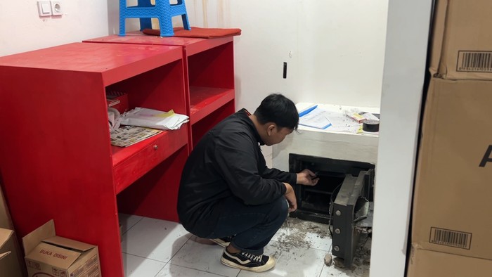 Polisi melakukan penyelidikan kasus pembobolan 6 minimarket di Tulungagung dan Trenggalek oleh oknum TNI.