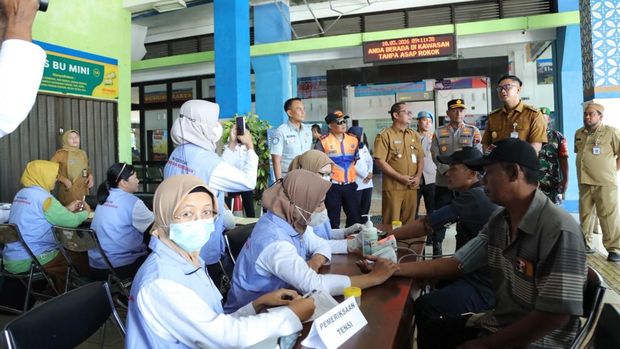 Polres Klaten melaksanakan pemeriksaan kesehatan pengemudi dan ramp check kendaraan angkutan umum sebagai langkah antisipasi arus mudik Lebaran 2026. Polres Klaten melaksanakan pemeriksaan kesehatan pengemudi dan ramp check kendaraan angkutan umum sebagai langkah antisipasi arus mudik Lebaran 2026.