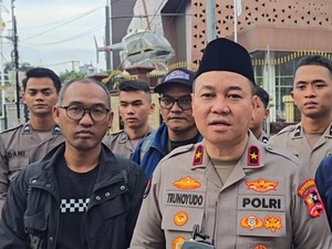 Sinergi Bersama Jurnalis, Polri Bagikan 1.500 Takjil ke Masyarakat di Jaksel