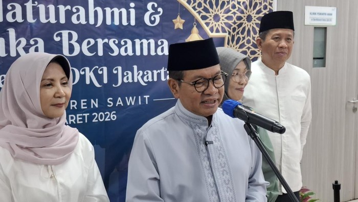 Gubernur DKI Jakarta Pramono Anung saat ditemui di Rumah Sakit Khusus Daerah (RSKD) Duren Sawit, Jakarta Timur, Selasa (10/3/2026).