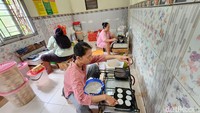 Salah satunya dirasakan Griya Camilan yang berada di Jalan Sunan Kalijaga Nomor 85, Desa Sukorejo, Kecamatan Bojonegoro.