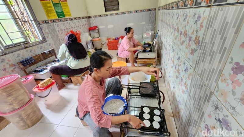 Produksi kue gapit Bojonegoro