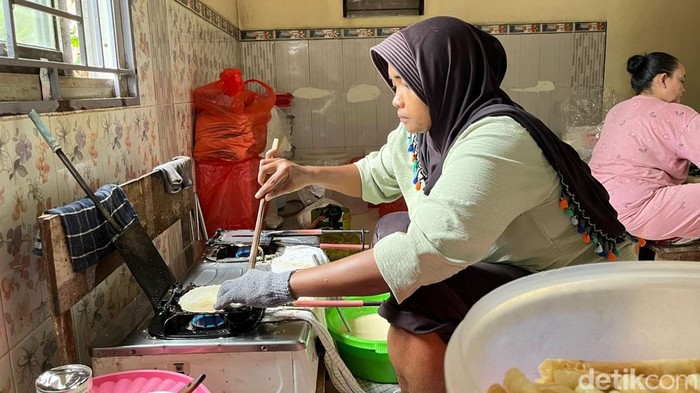 Produksi kue gapit Bojonegoro