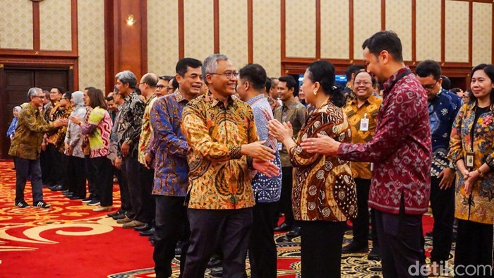Menteri Keuangan Purbaya Yudhi Sadewa melantik sebanyak 1.585 pejabat di lingkungan Kementerian Keuangan Republik Indonesia. Pelantikan tersebut berlangsung di kantor Kementerian Keuangan, Jakarta, Selasa (10/3/2026).