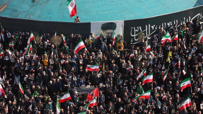 A woman holds a placard with an image of Irans new supreme leader Mojtaba Khamenei, during a gathering to support him, amid the U.S.-Israeli conflict with Iran, in Tehran, Iran, March 9, 2026. Majid Asgaripour/WANA (West Asia News Agency) via REUTER