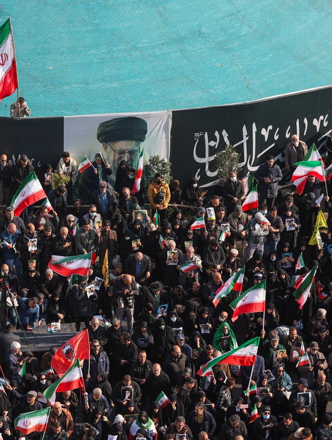 Ribuan Warga Teheran Berkumpul Dukung Pemimpin Baru Iran