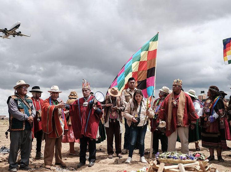 Ritual Adat Digelar untuk Korban Kecelakaan Pesawat Militer di Bolivia