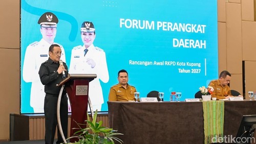 Sekda Kota Kupang, Jeffrey Pelt, saat menyampaikan sambutannya. Selasa (10/3/2025).