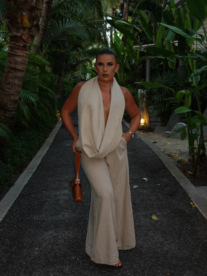 Selebgram Lily Mann terjebak di Dubai.