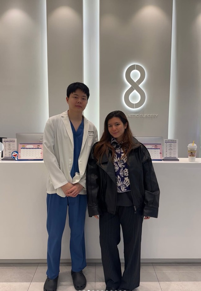 Sebelumnya Shalom sudah pernah menjelaskan jika dirinya akan menjalani rhinoplasty untuk membetulkan tulang hidungnya yang bengkok. Untuk rhinoplasty, Shalom ditangani oleh dr. Joo. Foto: Instagram/@sharazaaa