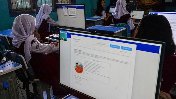 Siswa mengikuti Gladi Bersih Tes Kemampuan Akademik (TKA) di SDN Ciujung, Bandung, Jawa Barat, Selasa (10/3/2026). Kementerian Pendidikan Dasar dan Menengah melaksanakan gladi bersih TKA bagi murid kelas akhir di jenjang SD dan SMP secara serentak gu