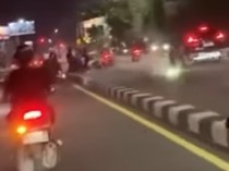 Heboh Rombongan Remaja Konvoi Sambil Nyalakan Kembang Api di Ring Road Utara